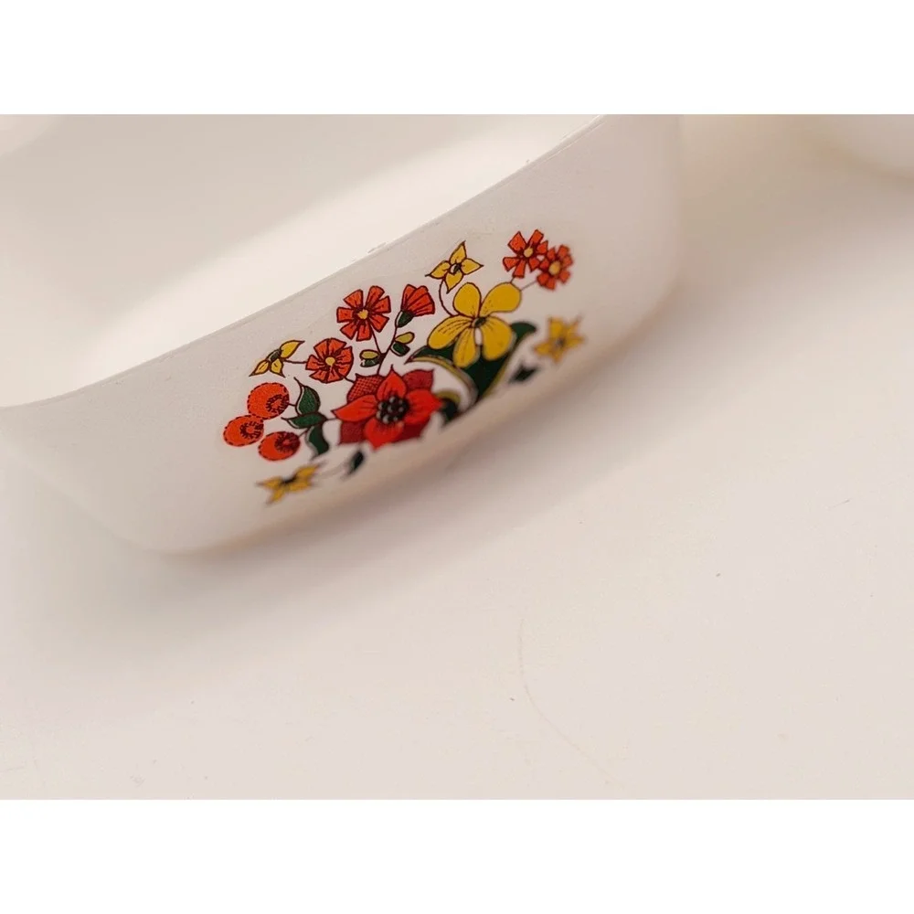 Dawn Garfield NJ Vintage Set of 4 Small Square White Floral Plastic Bowls 1970s